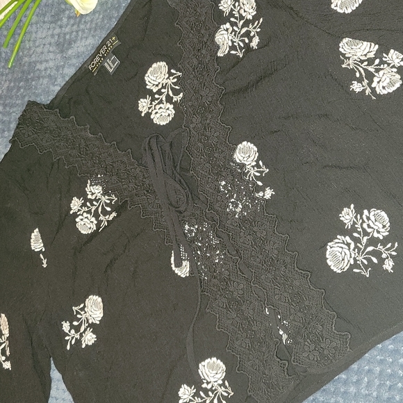 NWOT FOREVER 21 BLOUSE - Picture 12 of 17